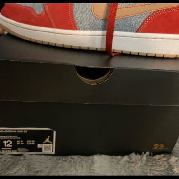Size 12 Jordan 1s - Picture 3 of 4